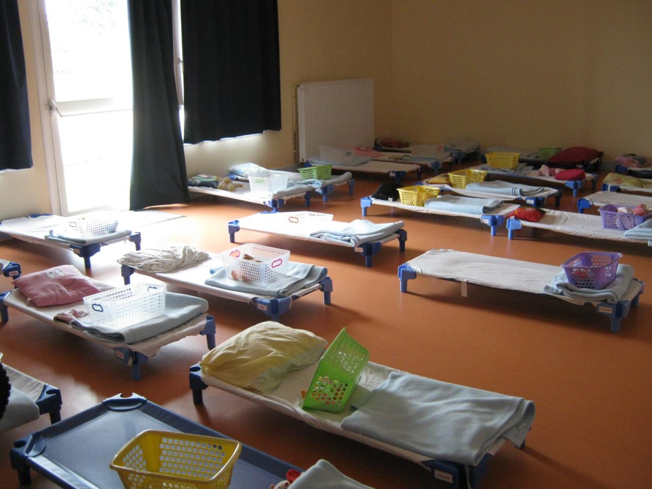 Le dortoir de l'école maternelle