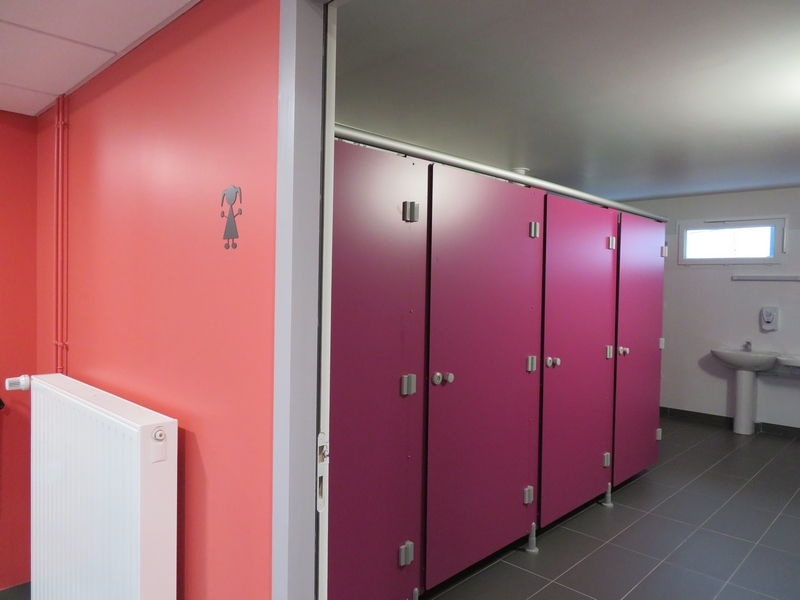 Les sanitaires de l'extension de l'école élémentaire